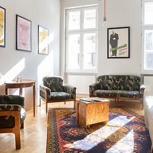 https://stylishly-redecorated-apartment-in-great-location.inbudapesthotels.com